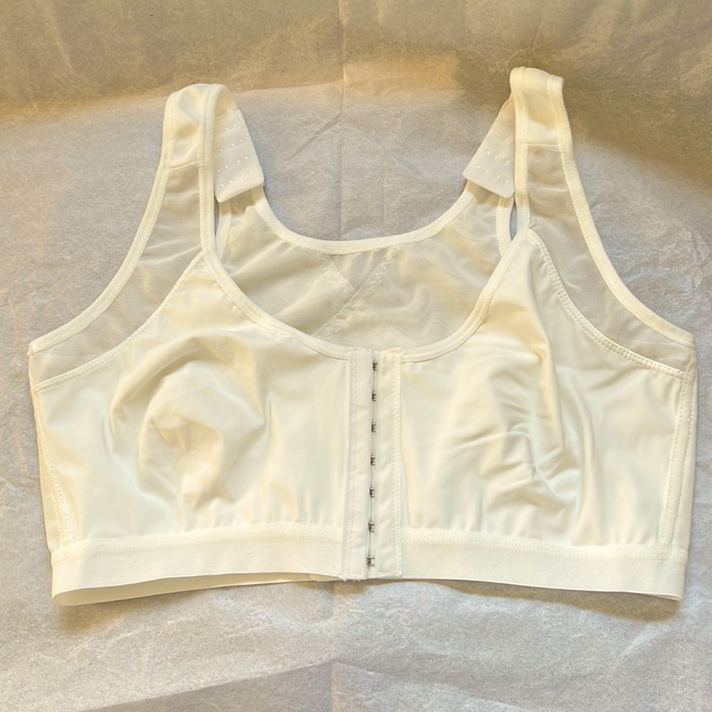 EMBRACE BRA FRONT OPENING HOOK & EYE SIZE XL WHITE 88% NYLON & 12% SPANDEX NWOT